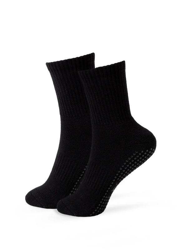 Pilates Socken aus 85% Bio Baumwolle von grippyglow in Schwarz in 3 Größen. Ideal für Yoga, Barre, Reformer Pilates & Lagree.