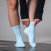 Pilates Socken aus 85% Bio Baumwolle von grippyglow in blau in 2 Größen. Ideal für Yoga, Barre, Reformer Pilates & Lagree.