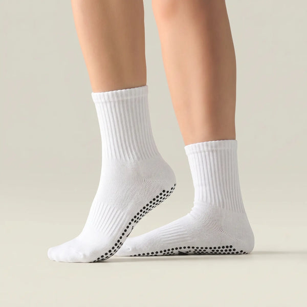 Pilates Socken aus 85% Bio Baumwolle von grippyglow in Weiß in 3 Größen. Ideal für Yoga, Barre, Reformer Pilates & Lagree.