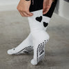 Pilates Grip Socks in Off-White mit schwarzem Herz-Design und rutschfesten Noppen – stylische Studio-Socken für sicheren Halt beim Reformer Training