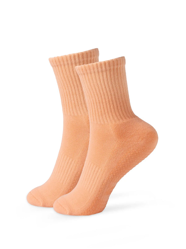 Pilates Socken aus 85% Bio Baumwolle von grippyglow in Peach Orange in 2 Größen. Ideal für Yoga, Barre, Reformer Pilates & Lagree. 