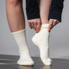 Pilates Socken aus 85% Bio Baumwolle von grippyglow in Butter Yellow Gelb in 2 Größen. Ideal für Yoga, Barre, Reformer Pilates & Lagree. 