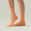 Pilates Socken aus 85% Bio Baumwolle von grippyglow in Peach Orange in 2 Größen. Ideal für Yoga, Barre, Reformer Pilates & Lagree. 